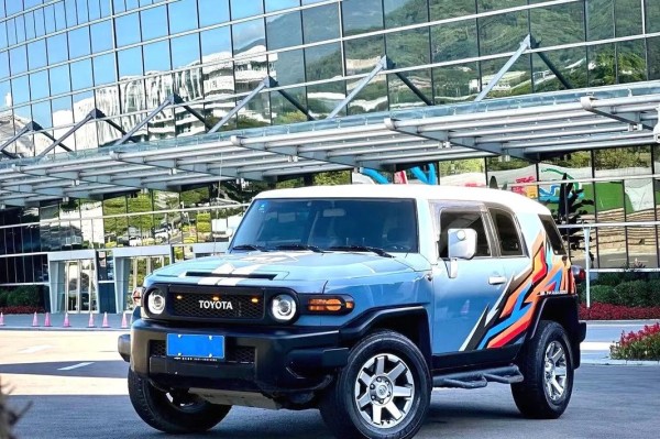 2017款豐田FJ酷路澤中東版越野suv現車熱銷最低報價多少錢（17款豐田fj酷路澤價格）